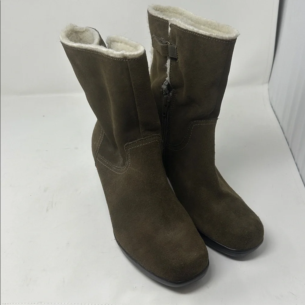 Clarks boots Size 7